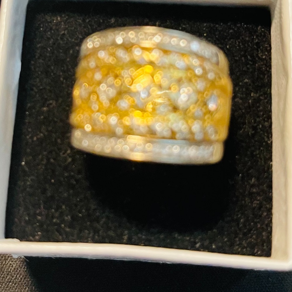 💕SALE 18k Yellow Gold & 14k White Gold Diamond Band💕